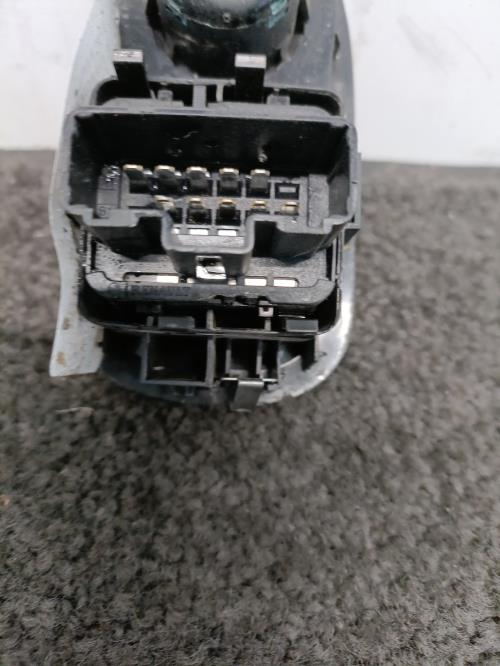 Image Interrupteur de leve vitre avant gauche - RENAULT KANGOO 2
