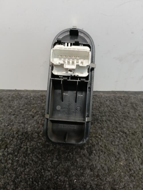 Image Interrupteur de leve vitre avant gauche - RENAULT CLIO 3