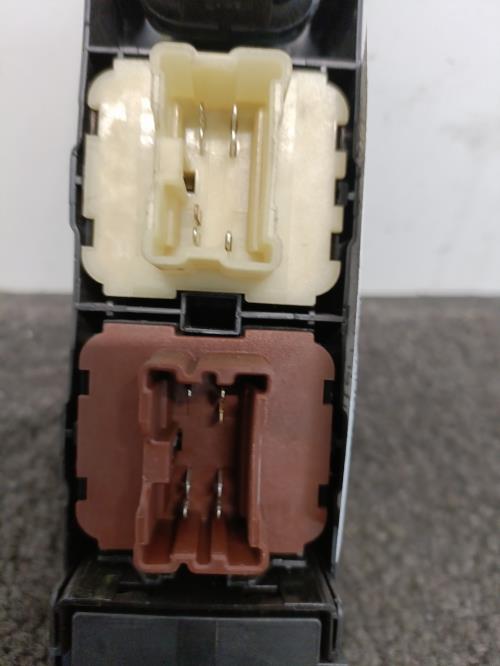 Image Interrupteur de leve vitre avant gauche - RENAULT CLIO 4