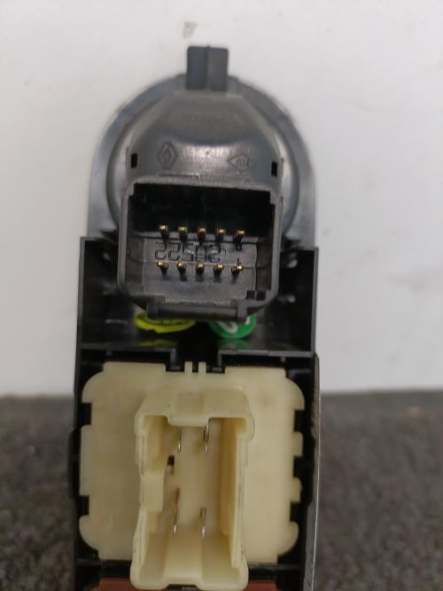 Image Interrupteur de leve vitre avant gauche - RENAULT CLIO 4