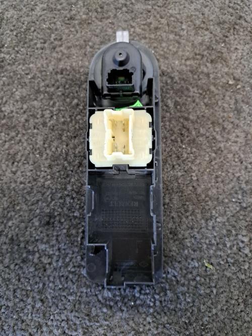 Image Interrupteur de leve vitre avant gauche - RENAULT CLIO 4