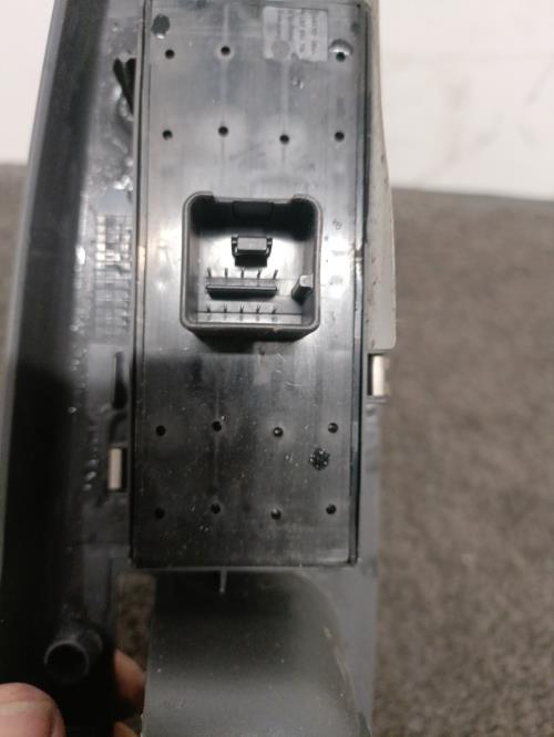 Image Interrupteur de leve vitre avant gauche - VOLKSWAGEN GOLF 5
