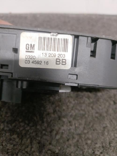 Image Interrupteur de leve vitre avant gauche - OPEL ZAFIRA B