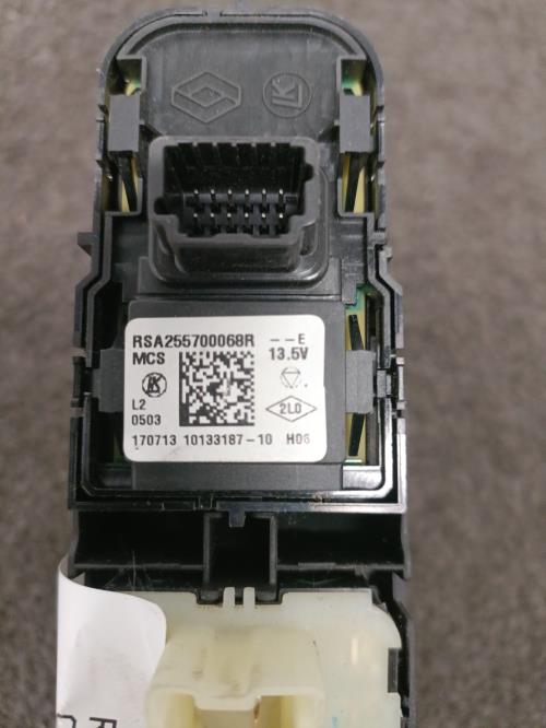 Image Interrupteur de leve vitre avant gauche - RENAULT CLIO 4