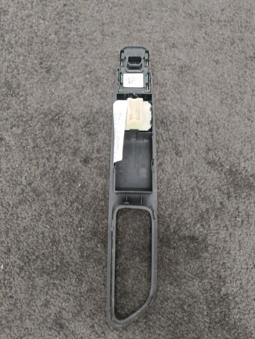 Image Interrupteur de leve vitre avant gauche - RENAULT CLIO 4