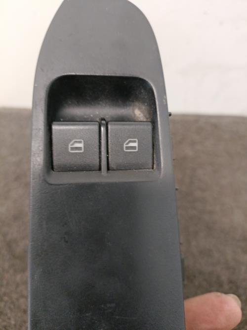 Image Interrupteur de leve vitre avant gauche - SEAT IBIZA 3