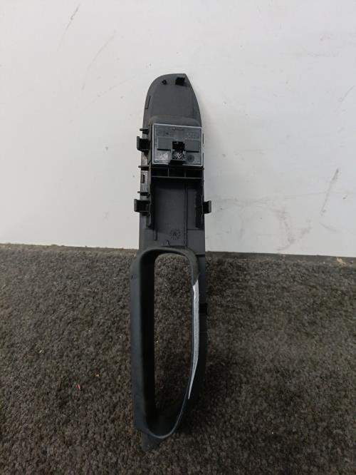 Image Interrupteur de leve vitre avant gauche - SEAT IBIZA 3