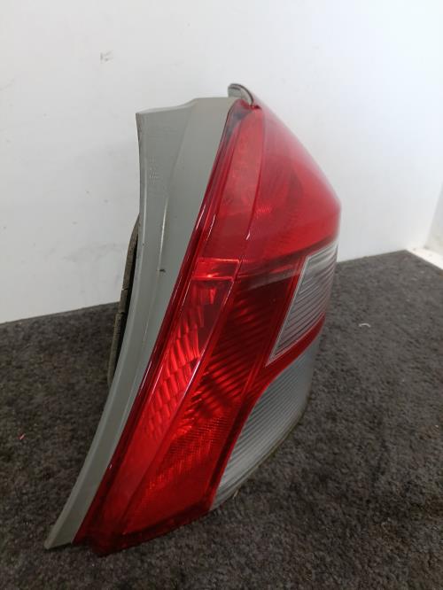 Image Feu arriere principal droit (feux) - TOYOTA YARIS 2