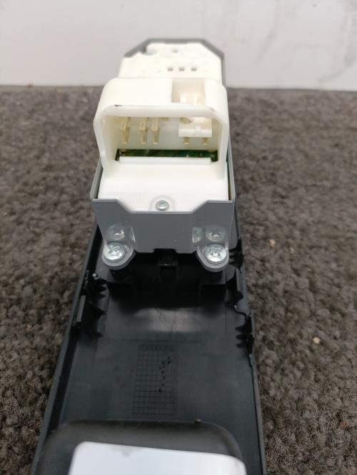 Image Interrupteur de leve vitre avant gauche - TOYOTA YARIS 3