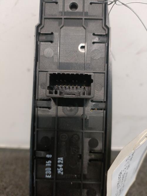 Image Interrupteur de leve vitre avant gauche - RENAULT MEGANE 3