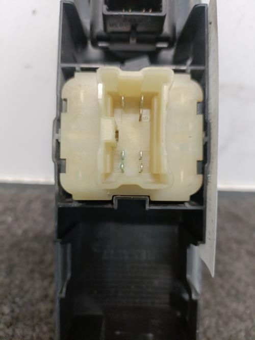 Image Interrupteur de leve vitre avant gauche - RENAULT CLIO 4