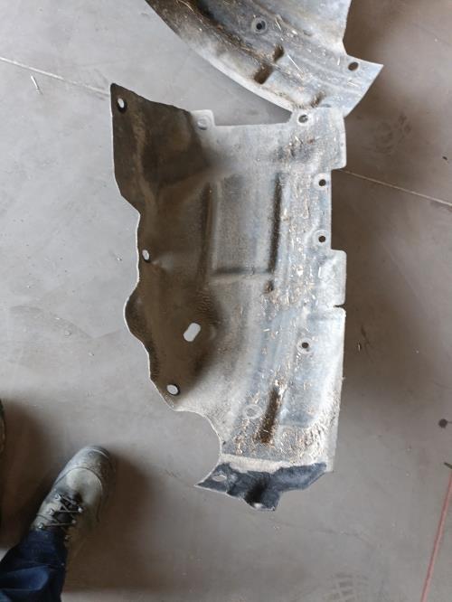 Image Pare boue avant gauche - RENAULT MEGANE 4