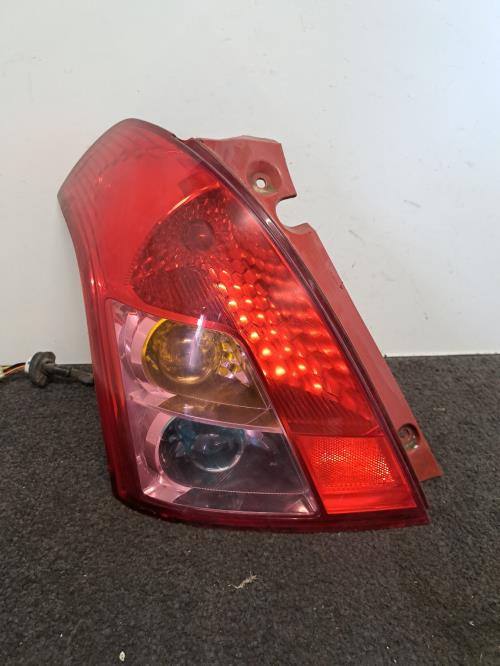 Image Feu arriere principal gauche (feux) - SUZUKI SWIFT 3