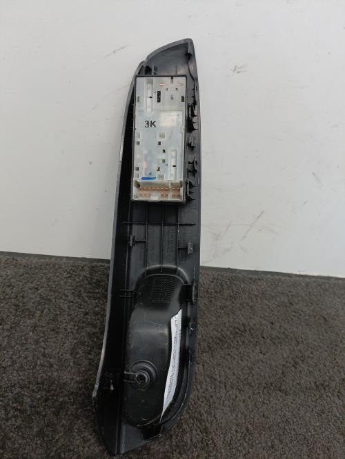 Image Interrupteur de leve vitre avant gauche - NISSAN NOTE 2