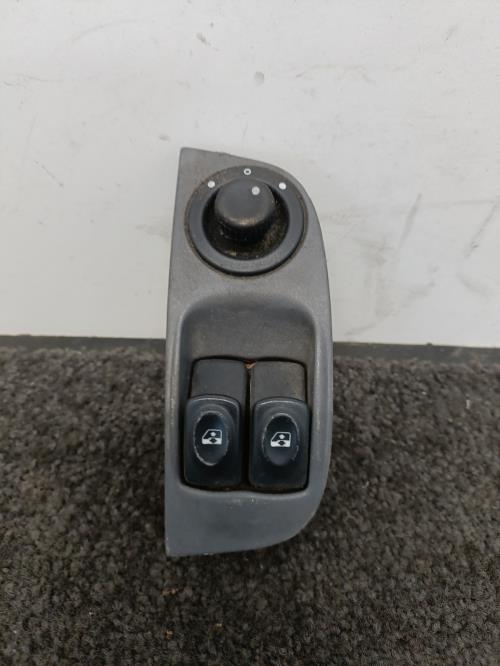Image Interrupteur de leve vitre avant gauche - RENAULT MEGANE 1