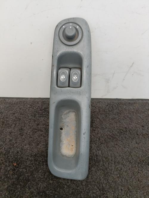 Image Interrupteur de leve vitre avant gauche - RENAULT TWINGO 1