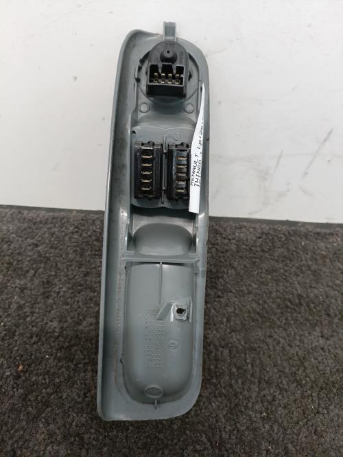 Image Interrupteur de leve vitre avant gauche - RENAULT TWINGO 1