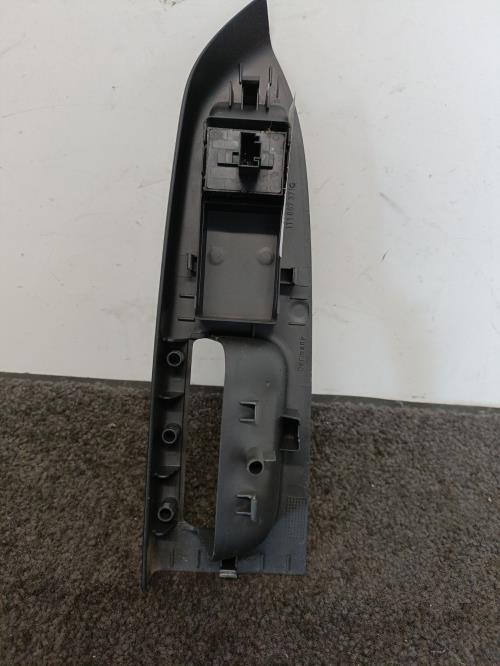 Image Interrupteur de leve vitre avant gauche - VOLKSWAGEN TOURAN 1