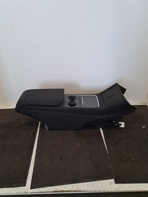 Image Console central (interieur plastique) - TESLA MODEL Y