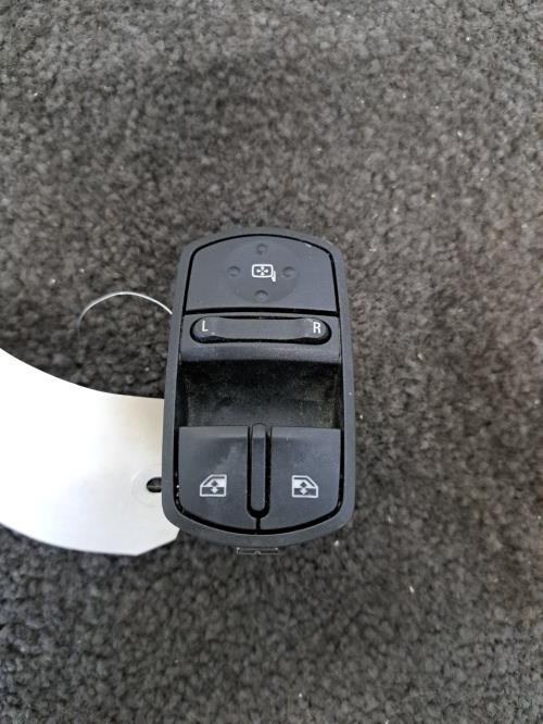 Image Interrupteur de leve vitre avant gauche - OPEL CORSA E