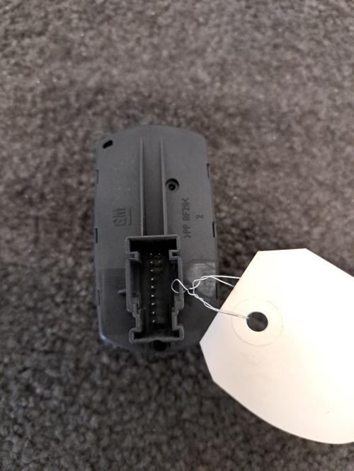 Image Interrupteur de leve vitre avant gauche - OPEL CORSA E