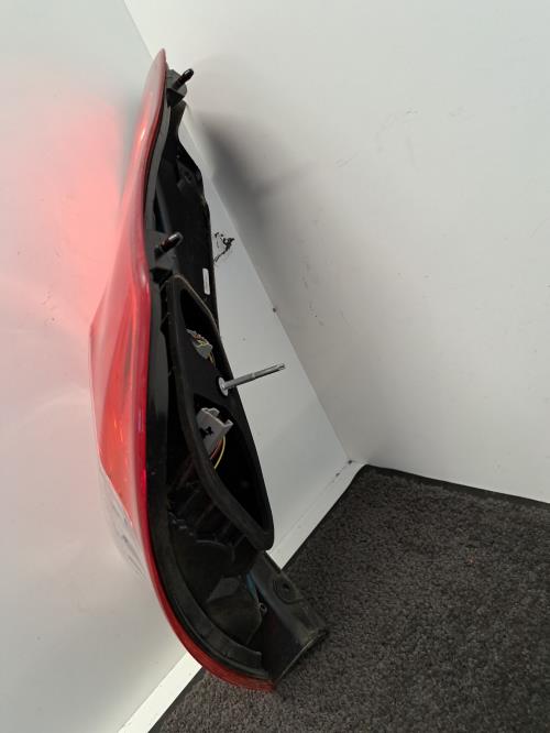 Image Feu arriere principal droit (feux) - FORD FIESTA 6