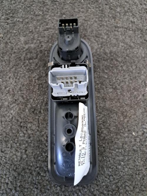 Image Interrupteur de leve vitre avant gauche - RENAULT CLIO 3
