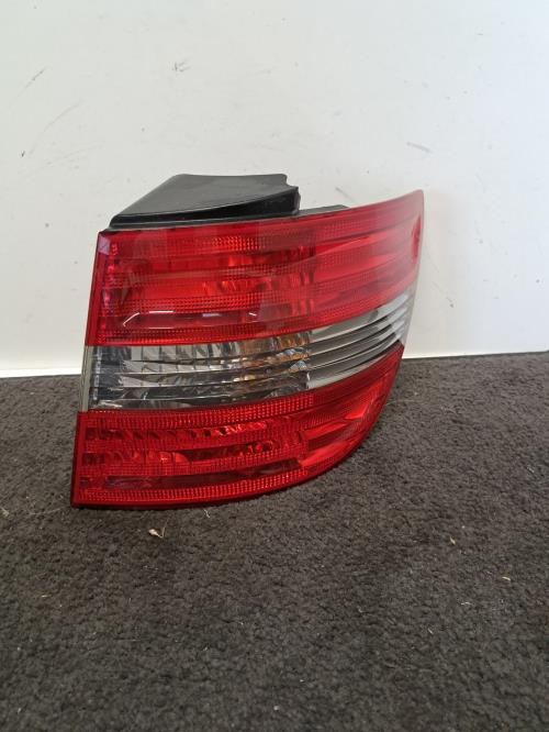 Image Feu arriere principal droit (feux) - MERCEDES CLASSE B 245