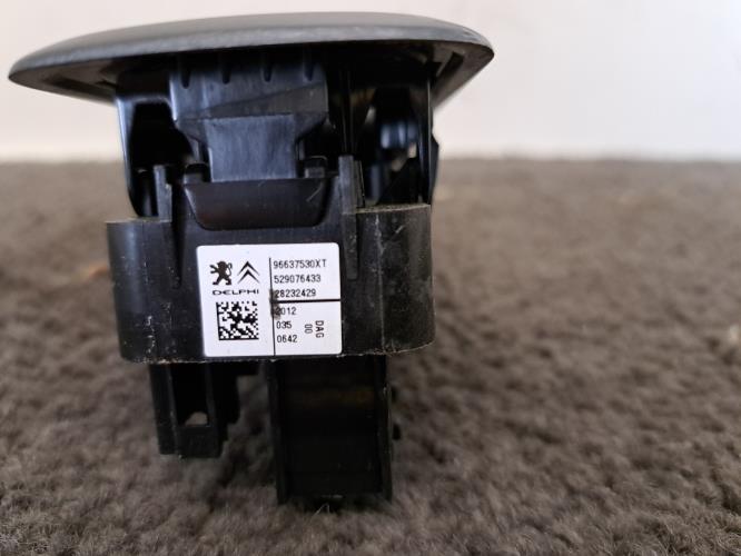 Image Interrupteur de leve vitre avant gauche - CITROEN C3 2