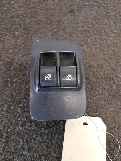 Image Interrupteur de leve vitre avant gauche - PEUGEOT BIPPER