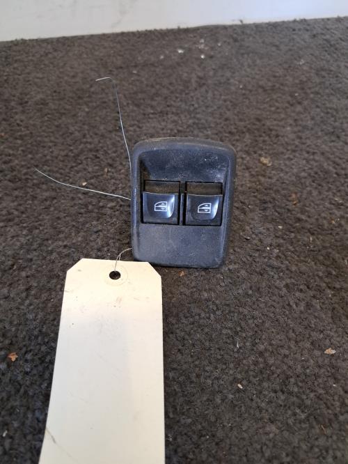 Image Interrupteur de leve vitre avant gauche - RENAULT TRAFIC 3 COURT