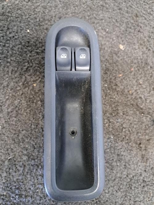 Image Interrupteur de leve vitre avant gauche - RENAULT CLIO 3