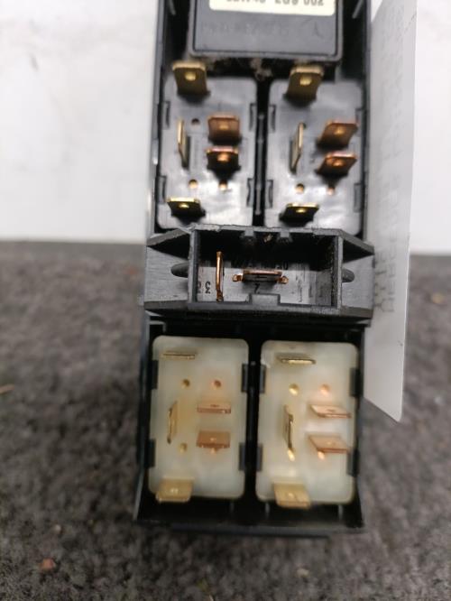 Image Interrupteur de leve vitre avant gauche - MERCEDES VITO 638