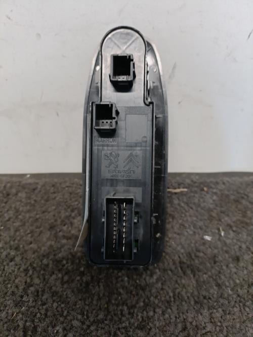 Image Interrupteur de leve vitre avant gauche - PEUGEOT 2008 1