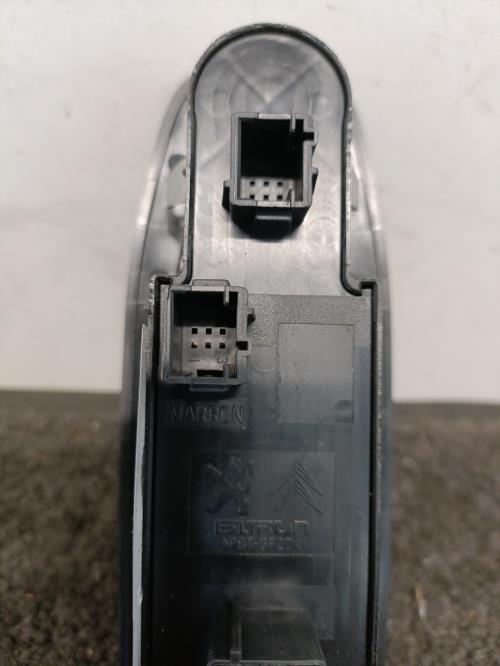 Image Interrupteur de leve vitre avant gauche - PEUGEOT 2008 1