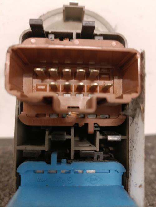 Image Interrupteur de leve vitre avant gauche - RENAULT CLIO 3