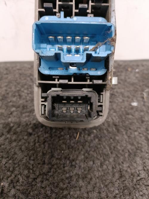 Image Interrupteur de leve vitre avant gauche - RENAULT CLIO 3