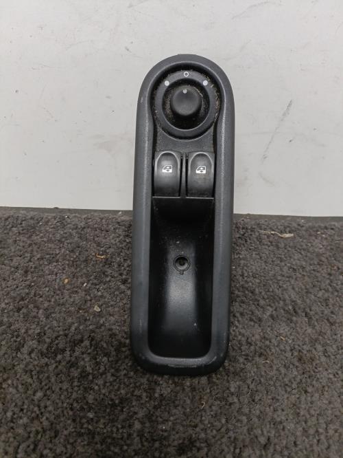 Image Interrupteur de leve vitre avant gauche - RENAULT CLIO 3