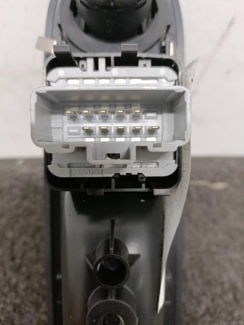 Image Interrupteur de leve vitre avant gauche - RENAULT CLIO 3