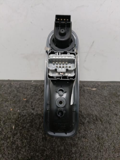 Image Interrupteur de leve vitre avant gauche - RENAULT CLIO 3