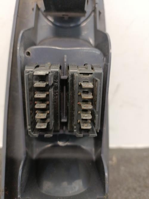 Image Interrupteur de leve vitre avant gauche - RENAULT TWINGO 1