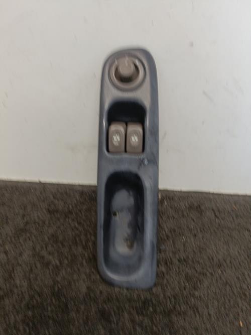 Image Interrupteur de leve vitre avant gauche - RENAULT TWINGO 1