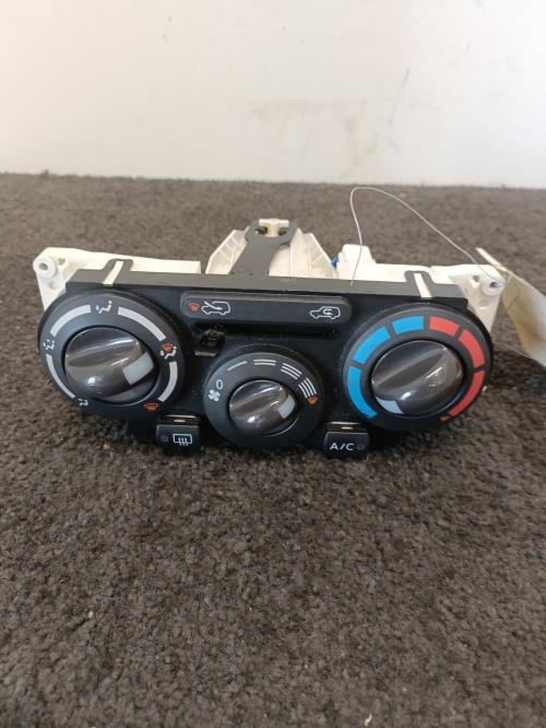 Image Commande chauffage - NISSAN MICRA 3