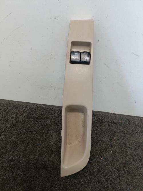 Image Interrupteur de leve vitre avant gauche - NISSAN MICRA 3