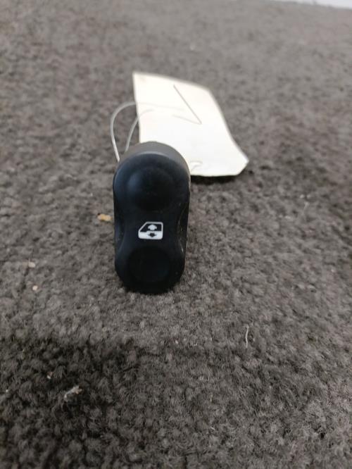 Image Interrupteur de leve vitre avant droit - DACIA DUSTER 1