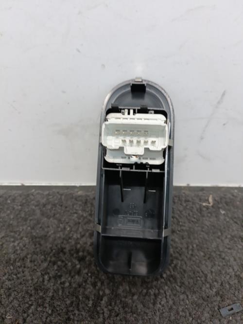 Image Interrupteur de leve vitre avant gauche - RENAULT CLIO 3