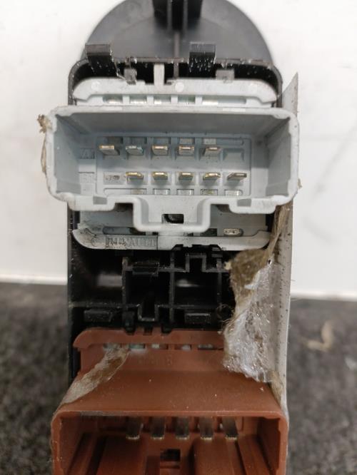 Image Interrupteur de leve vitre avant gauche - RENAULT MEGANE 2