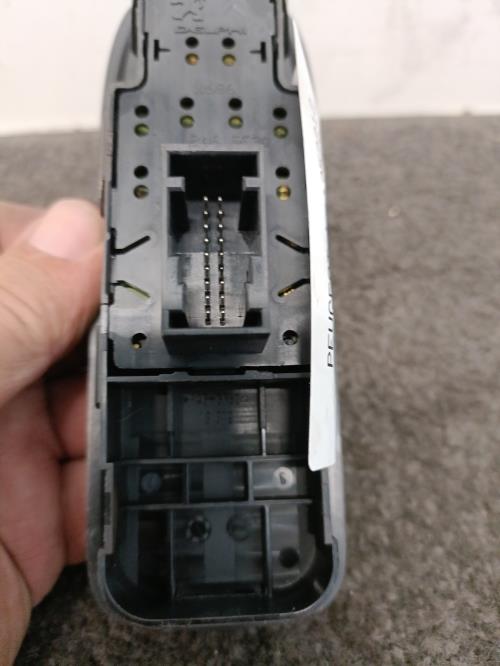 Image Interrupteur de leve vitre avant gauche - PEUGEOT 308 1 SW