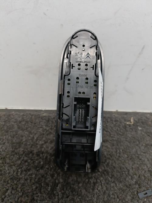 Image Interrupteur de leve vitre avant gauche - PEUGEOT 308 1 SW