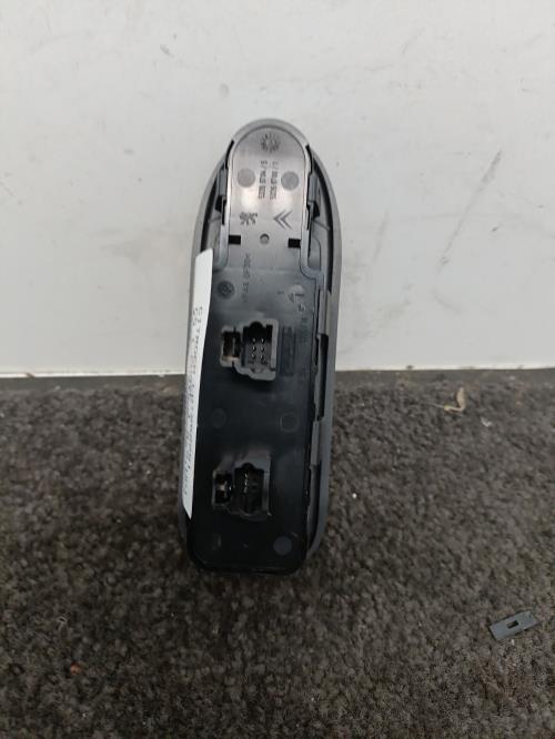 Image Interrupteur de leve vitre avant gauche - CITROEN C5 1
